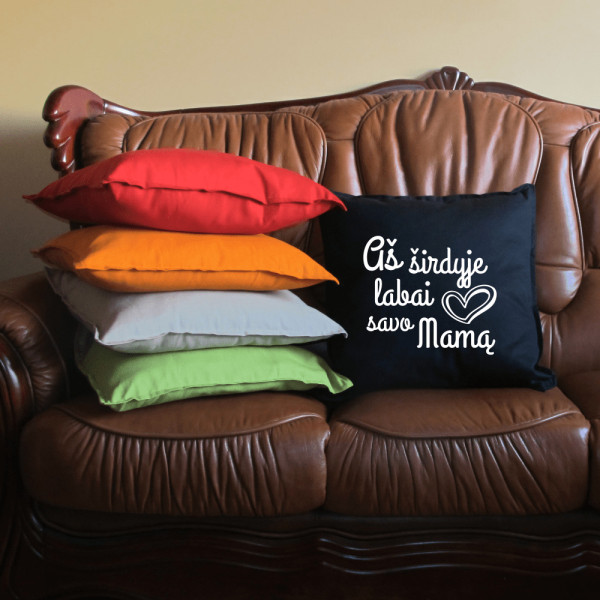 Dekoratyvinė pagalvėlė "Aš širdyje labai myliu savo mamą"