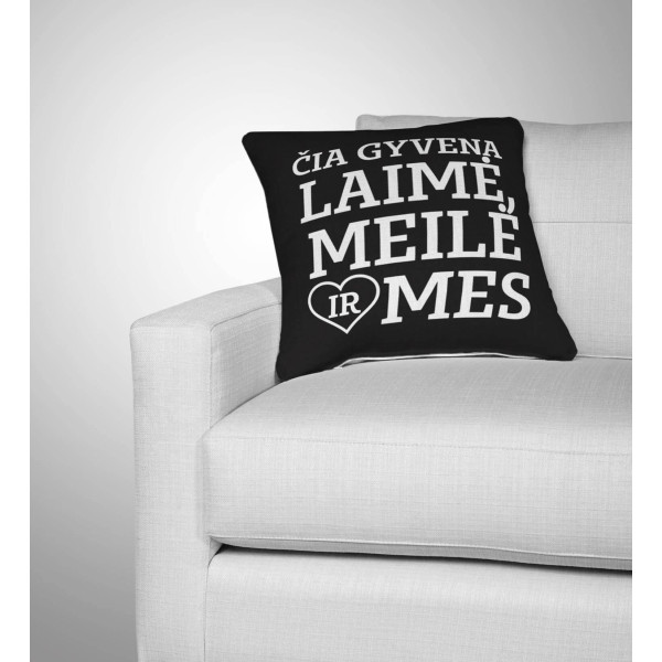 Dekoratyvinė pagalvėlė "Čia gyvena laimė, meilė ir mes"