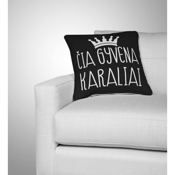 Dekoratyvinė pagalvėlė "Čia gyvena karaliai"