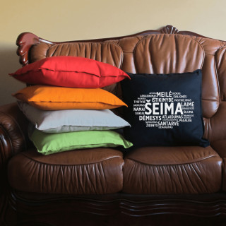 Dekoratyvinė pagalvėlė "Šeima"