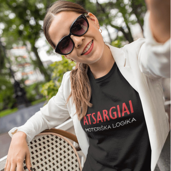 Moteriški marškinėliai "Atsargiai - moteriška logika"