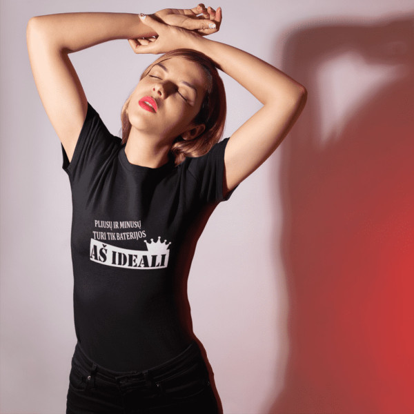 Moteriški marškinėliai "Aš ideali"