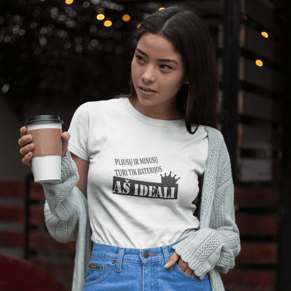 Moteriški marškinėliai "Aš ideali"