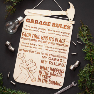 Graviruota medinė lentelė "Garage rules" (anglų kalba)