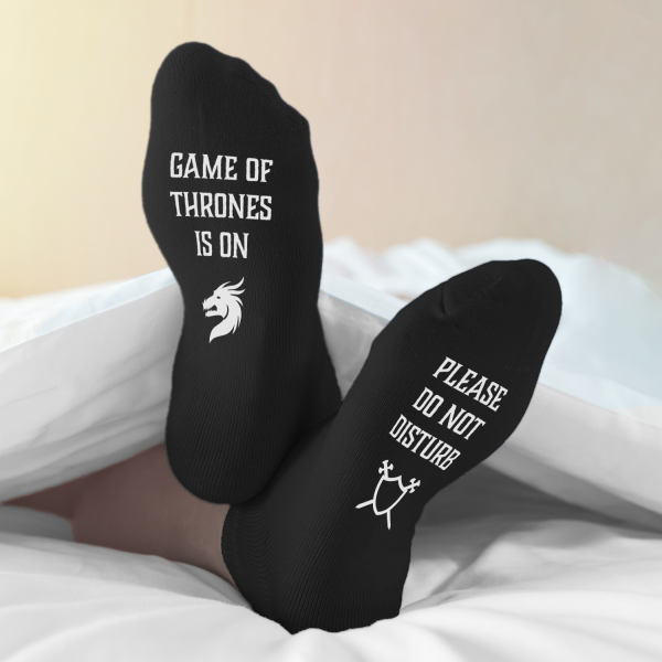 Kojinės su spauda ant padų "Game of Thrones is on"