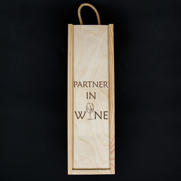 Medinė butelio dėžė "Partner in wine"