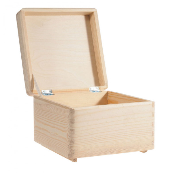 Medinė dėžė "Bernvakario paslaptys" su Jūsų pasirinktu vardu (30x30cm)