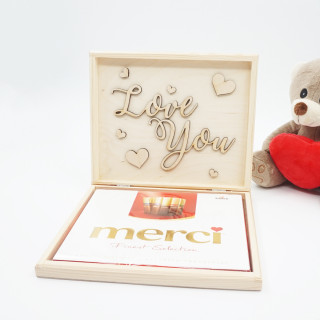 Medinė dėžutė su šokoladu "Love you"