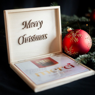 Medinė dėžutė su šokoladu "Merry Christmas"