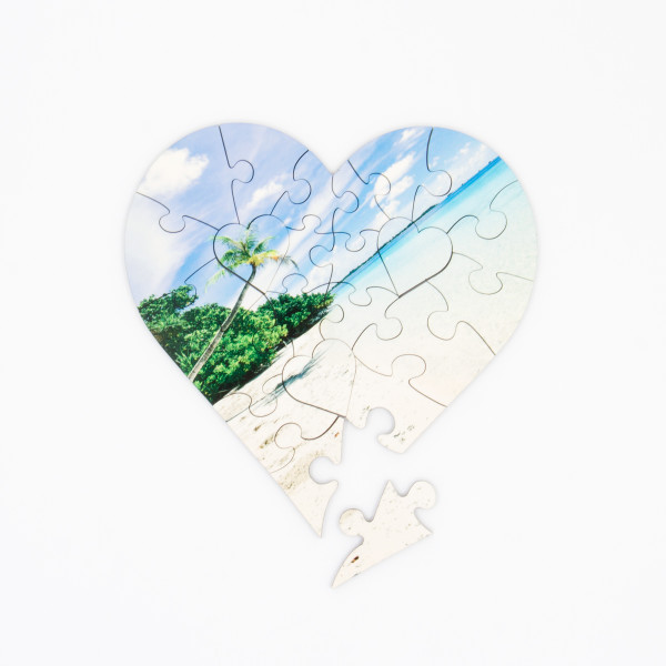 Medinė širdelės formos dėlionė "Akimirka" su Jūsų pasirinkta nuotrauka (17x17cm)