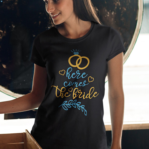 Moteriški marškinėliai "Here comes the bride"