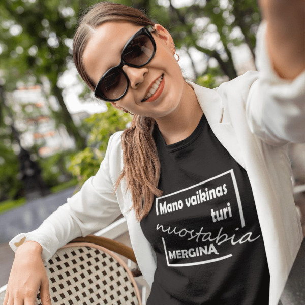 Moteriški marškinėliai "Nuostabi mergina"