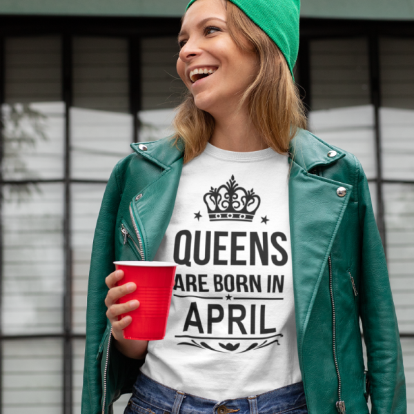 Moteriški marškinėliai "Queens are born" su Jūsų pasirinktu mėnesiu