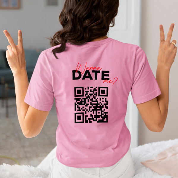 Moteriški marškinėliai "Wanna date me?" su personalizuotu QR kodu