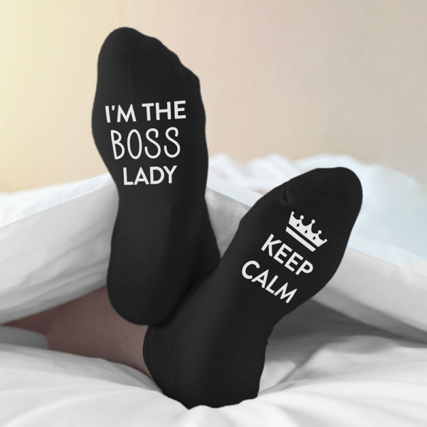 Moteriškos kojinės su spauda ant padų „Keep calm.I\'m the boss lady“ 