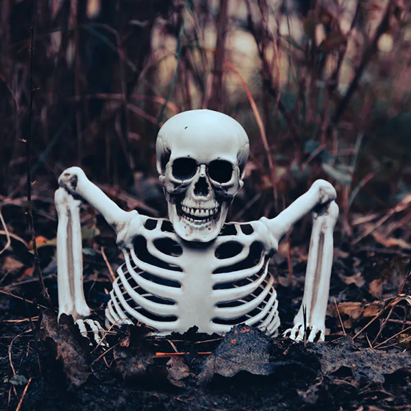 Dekoracija „Skeletas iš kapo“, 20 cm