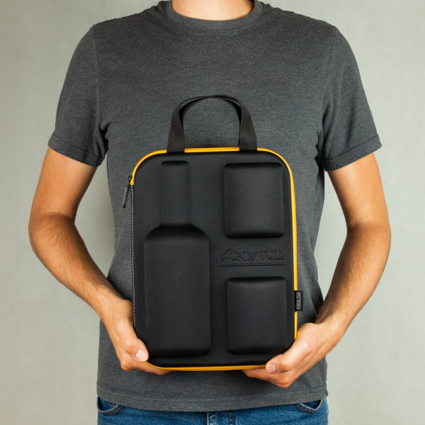 Stilingas viskio rinkinys: 2 taurės ir dėklas buteliui