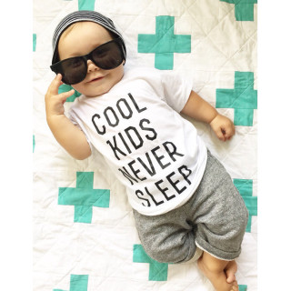 Vaikiški marškinėliai "Cool Kids Never Sleep"