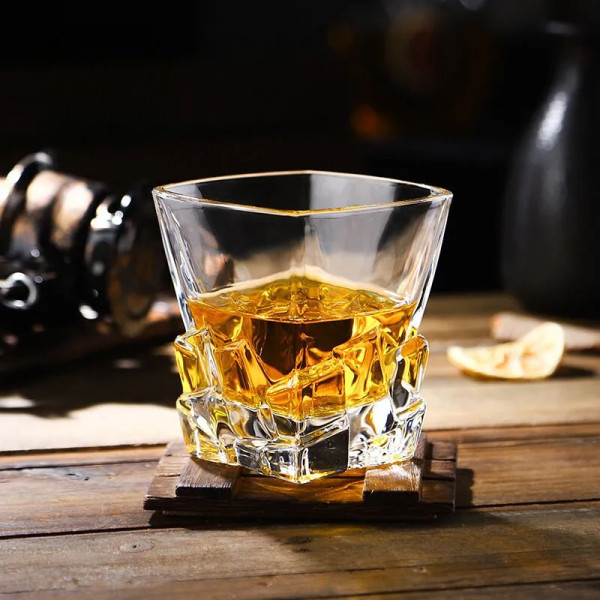 Viskio rinkinys medinėje dėžutėje "ELIXIR - tėčio mėgstamiausias viskis"